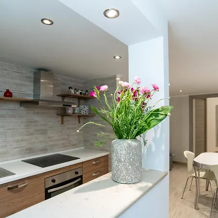 Апартаменты Garitta House *